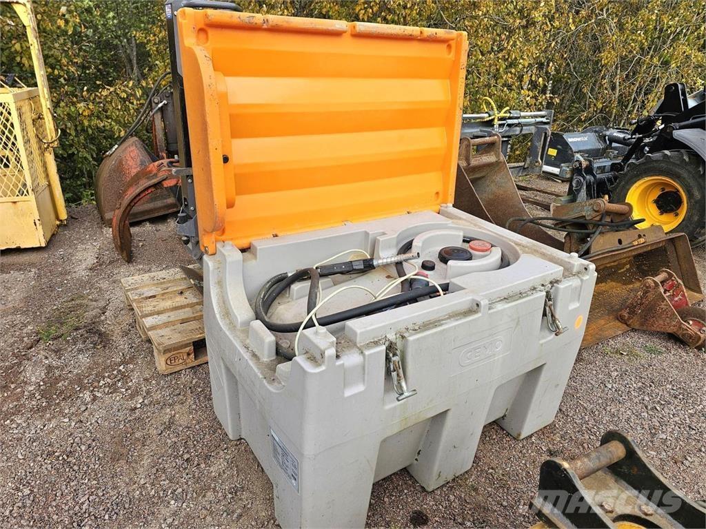  Polttoainesäiliö Tanks