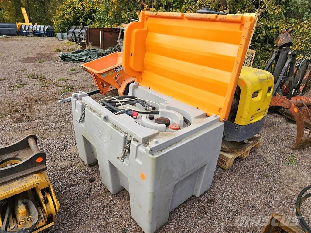  Polttoainesäiliö Tanks