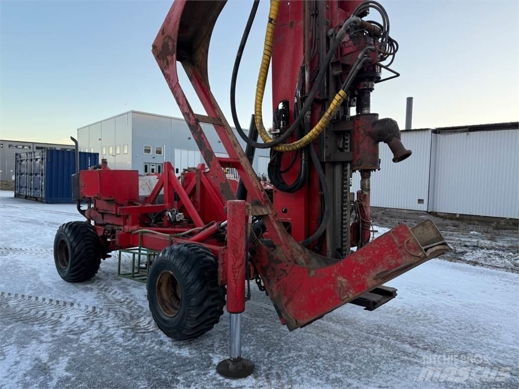  Porausvaunu Overfladeboreudstyr / Borerigge