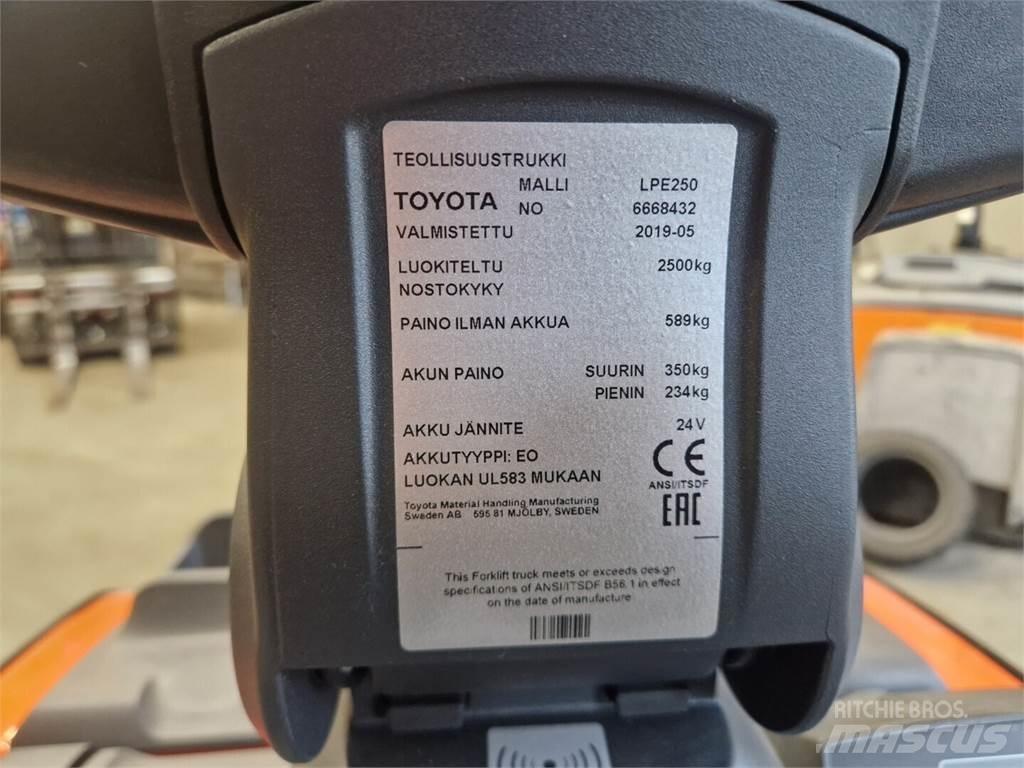 Toyota LPE 250 Gaffeltrucks - andre