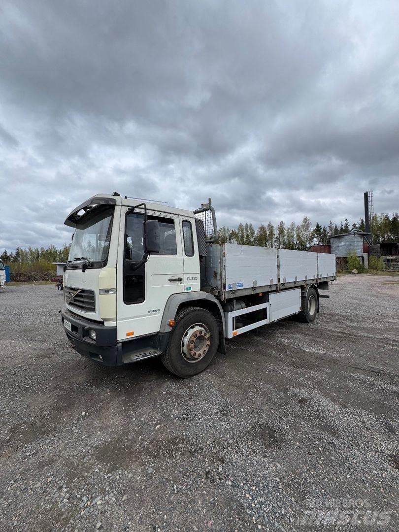 Volvo FL6 Lastbil med lad/Flatbed