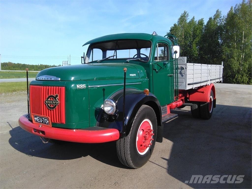 Volvo N 86 Lastbil med lad/Flatbed