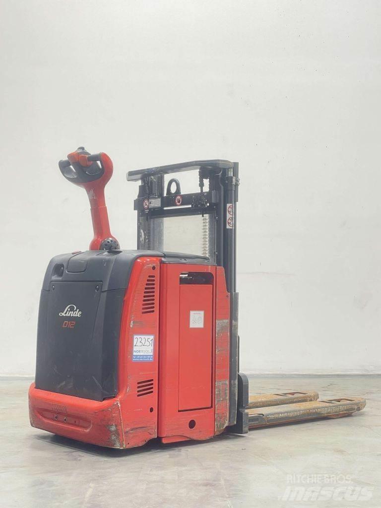 Linde D12-133 Gaffelstabler med gående fører