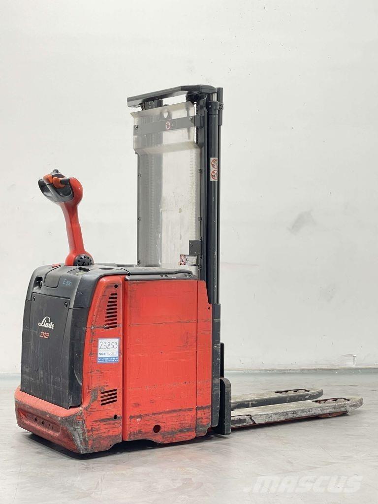 Linde D12-133 Gaffelstabler med gående fører