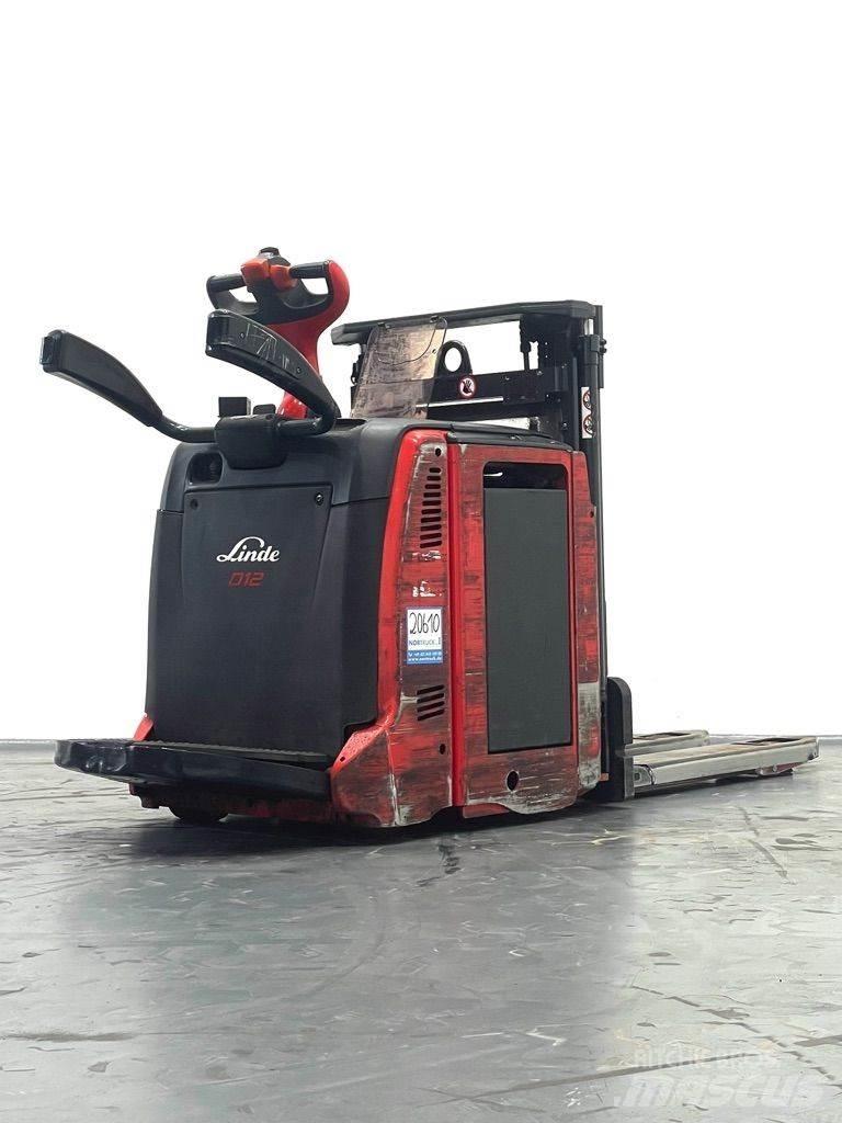 Linde D12AP-133 Gaffelstabler med gående fører