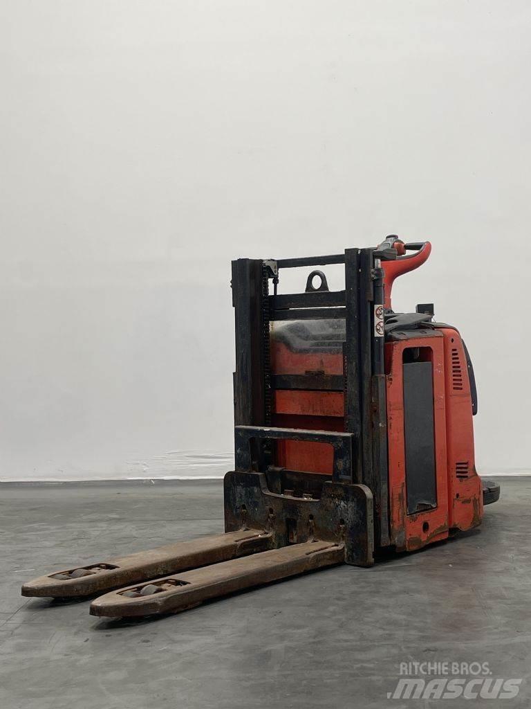 Linde D12AP-133 Gaffelstabler med gående fører