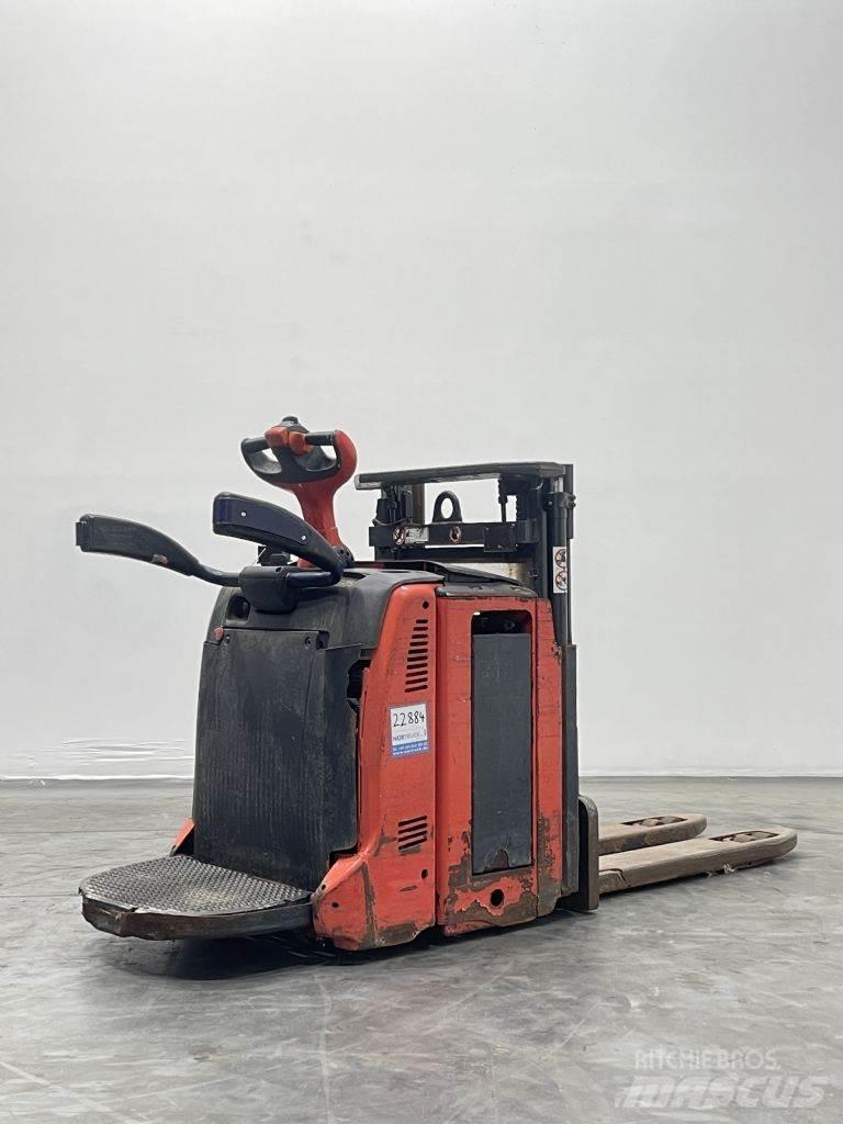 Linde D12AP-133 Gaffelstabler med gående fører