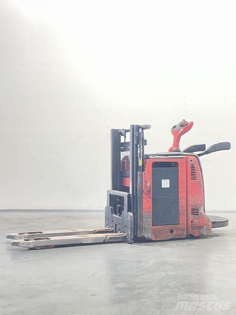 Linde D12AP-133 Gaffelstabler med gående fører