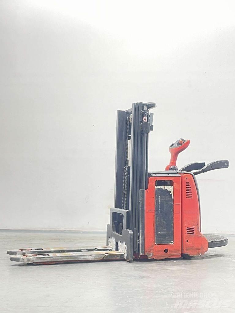 Linde D12AP-133 Gaffelstabler med gående fører