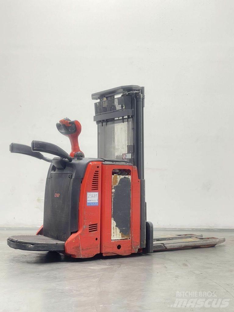 Linde D12AP-133 Gaffelstabler med gående fører
