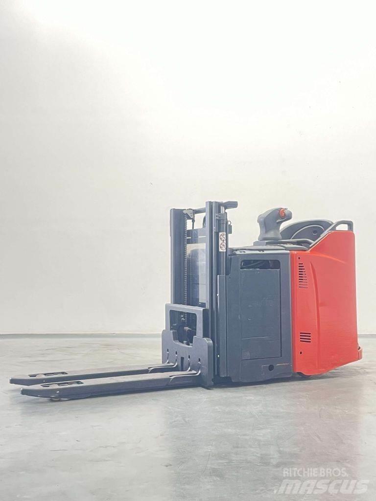Linde D12HPSP-133 Gaffelstabler med gående fører