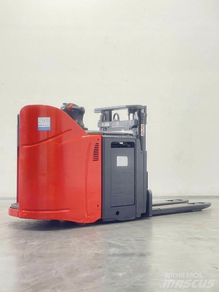 Linde D12HPSP-133 Gaffelstabler med gående fører