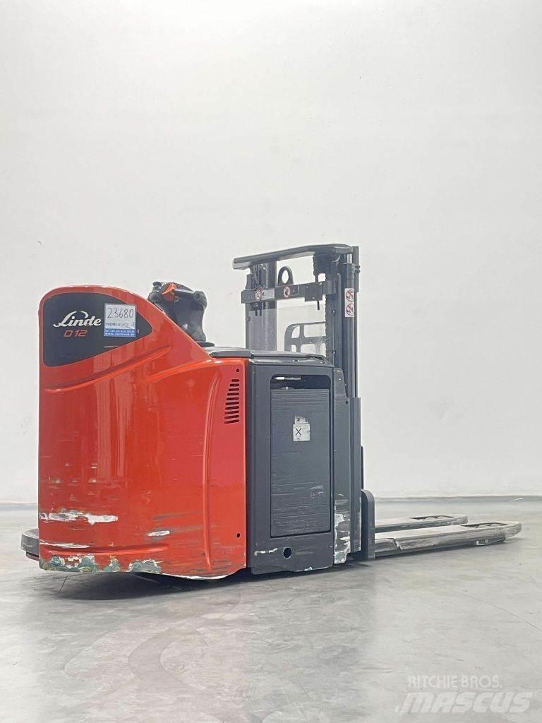 Linde D12HPSP-133 Gaffelstabler med gående fører