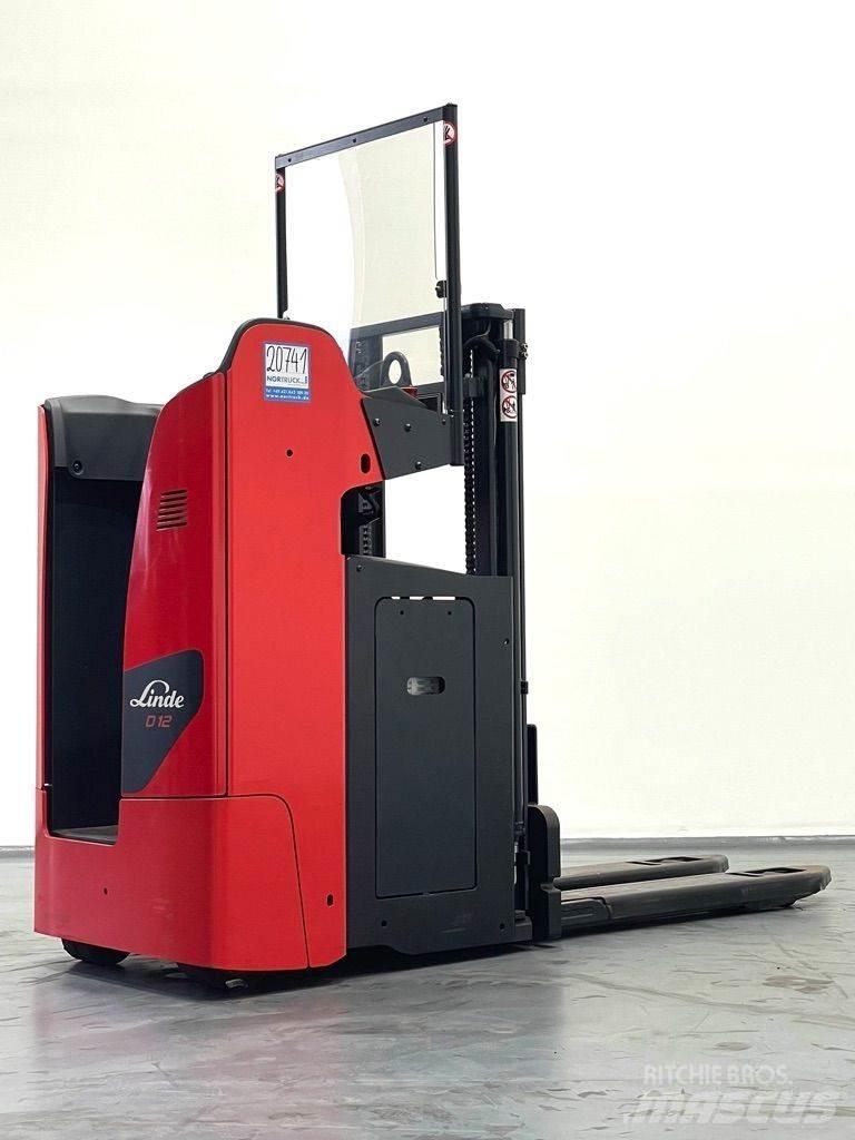 Linde D12SF-1164 Gaffelstabler med gående fører
