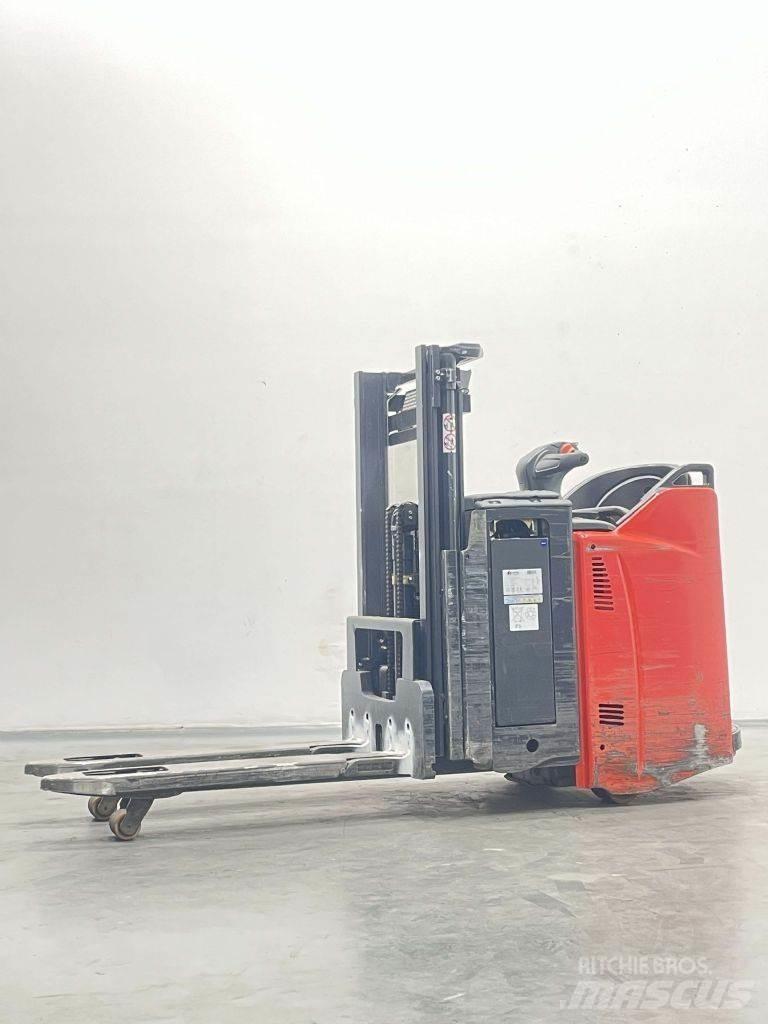 Linde D12SP-133 Gaffelstabler med gående fører