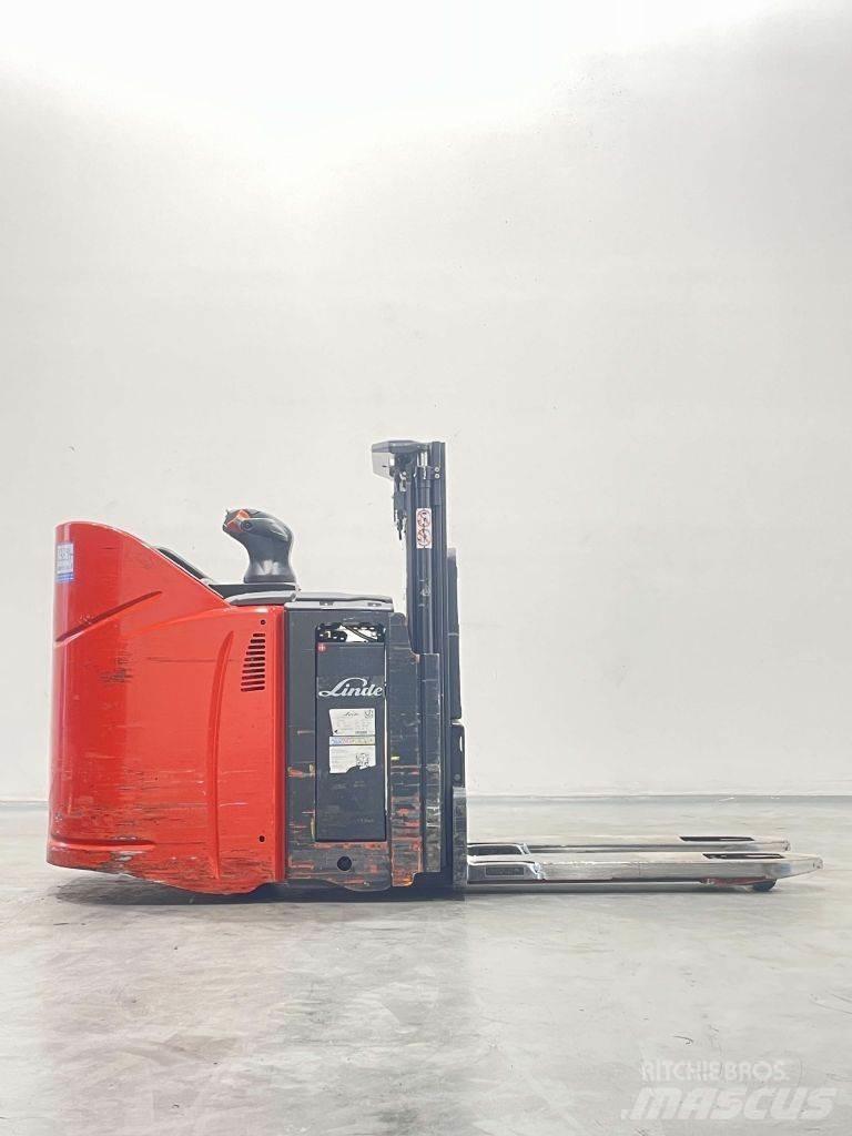 Linde D12SPHP-133 Gaffelstabler med gående fører