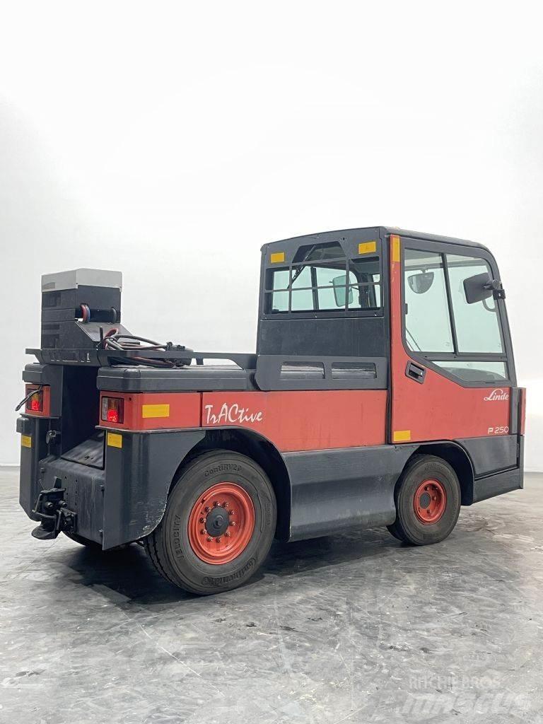Linde P250-127 Bugsertruck