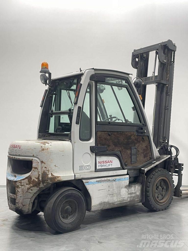 Nissan YG1D2A300 Diesel gaffeltrucks