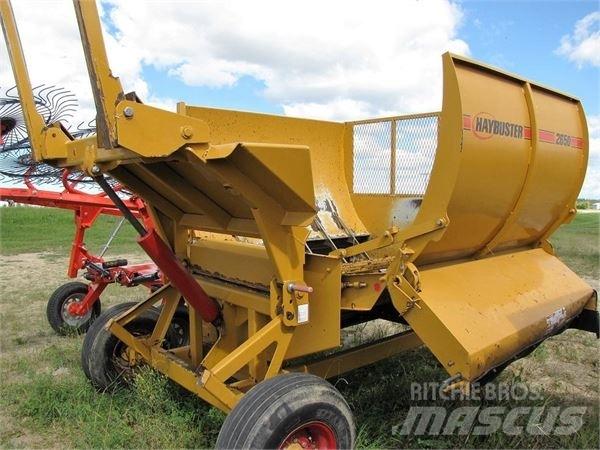 Haybuster 2650 Balleskærere og -stablere