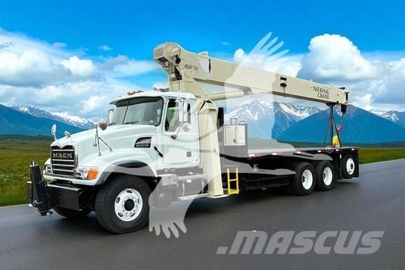 National 900A Lastbil med kran