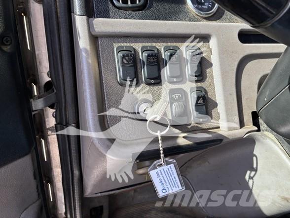 Peterbilt 365 Lastbil med lad/Flatbed