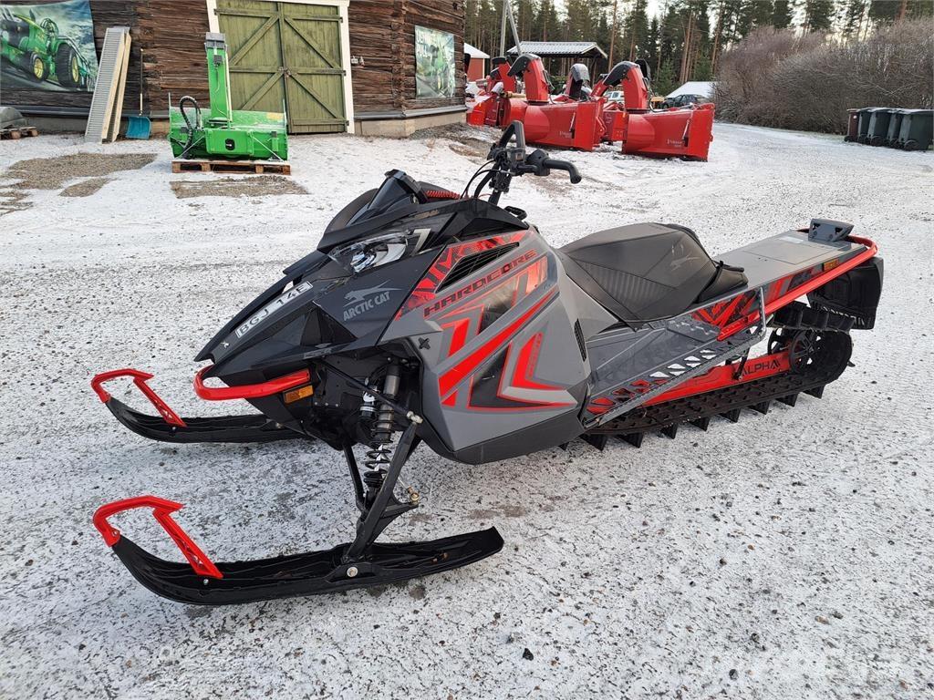 Arctic Cat M 8000 ALPHA Snescootere