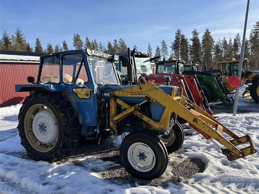 Ford 5000 med lastare Traktorer
