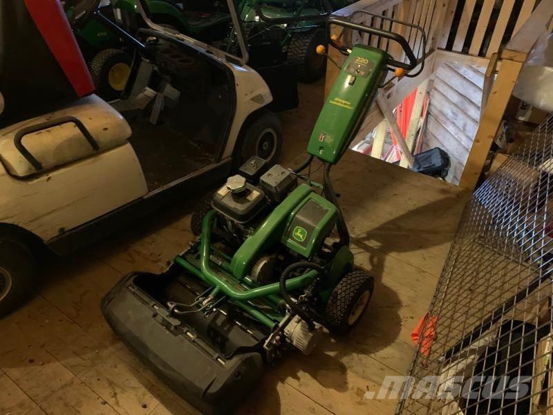 John Deere 220 Traktorklippere