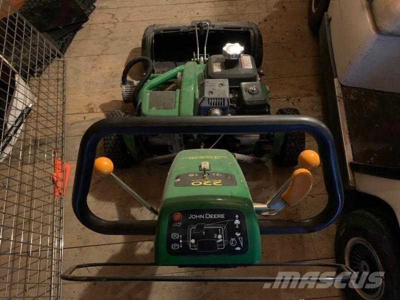 John Deere 220 Traktorklippere