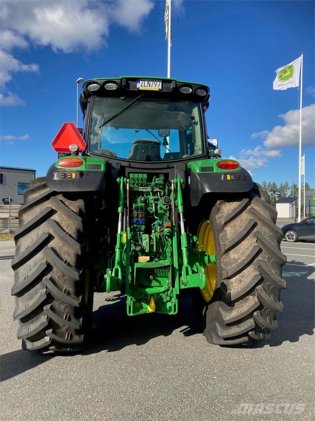John Deere 6215R Traktorer