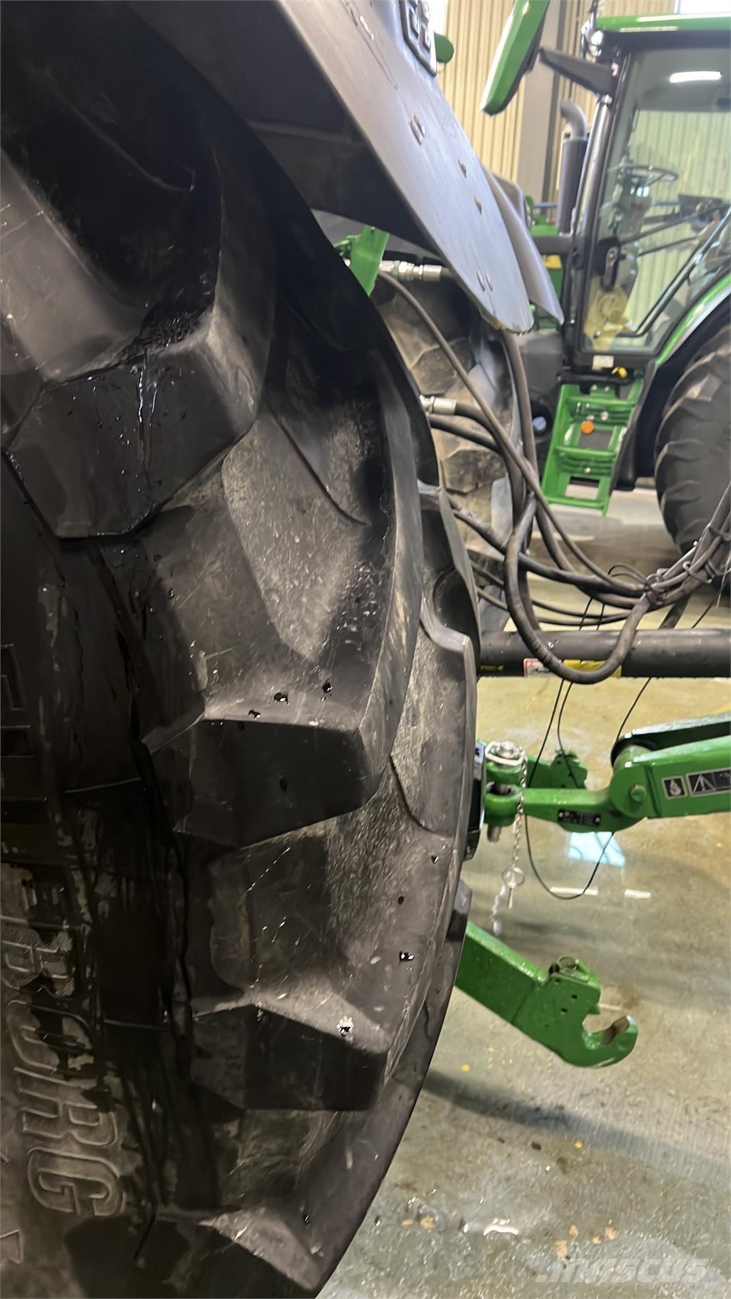 John Deere 6215R Traktorer