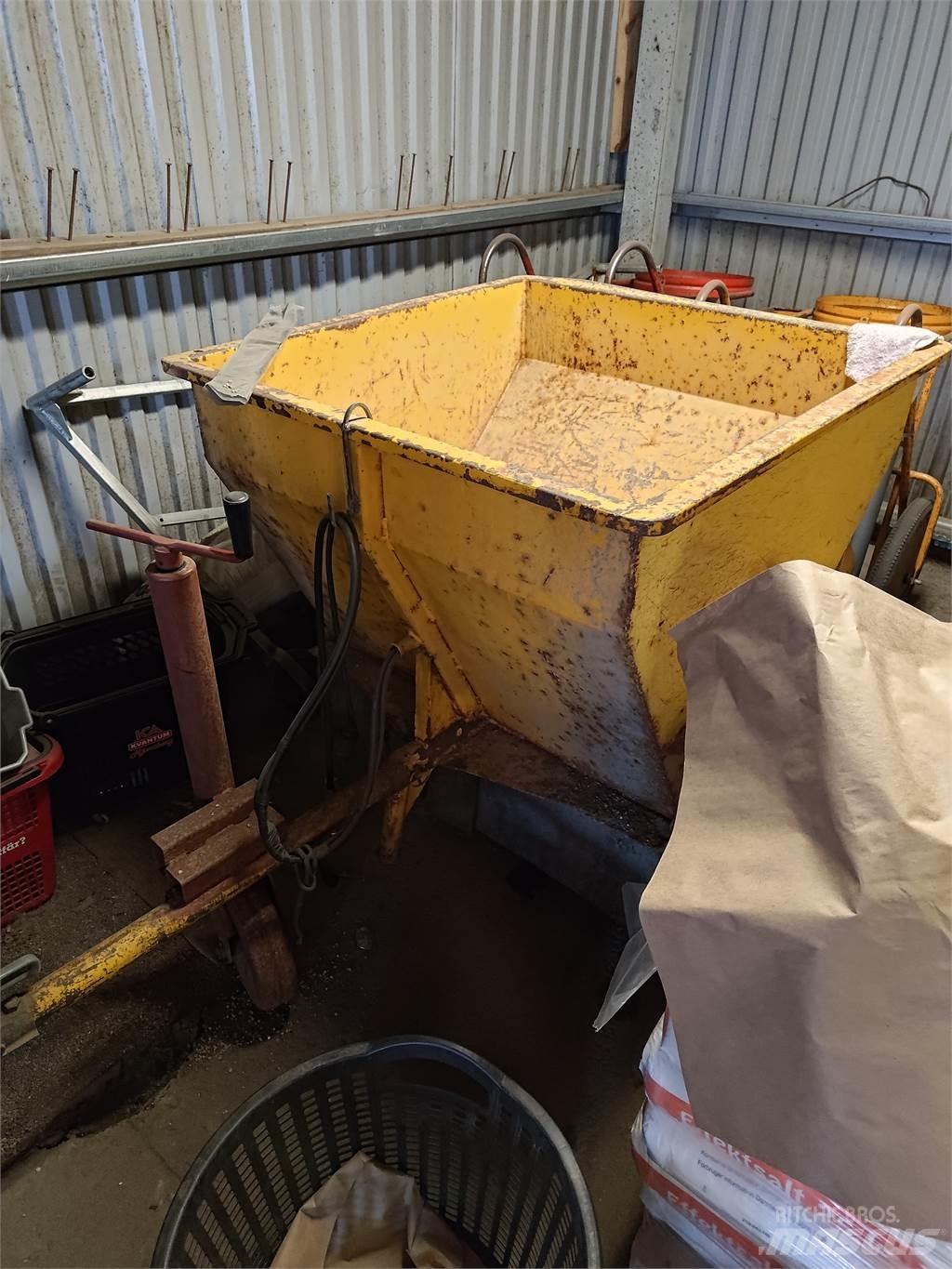  SANDSPRIDARE BOGSERAD Sand- og saltspredere