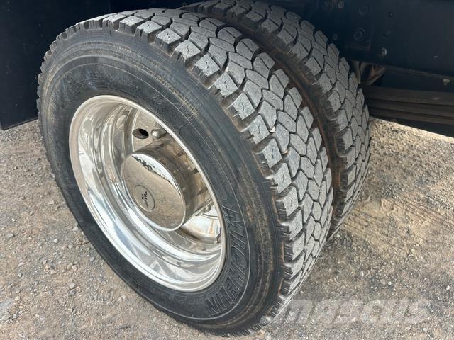 GMC C5500 Flatbed lastbiler med spil