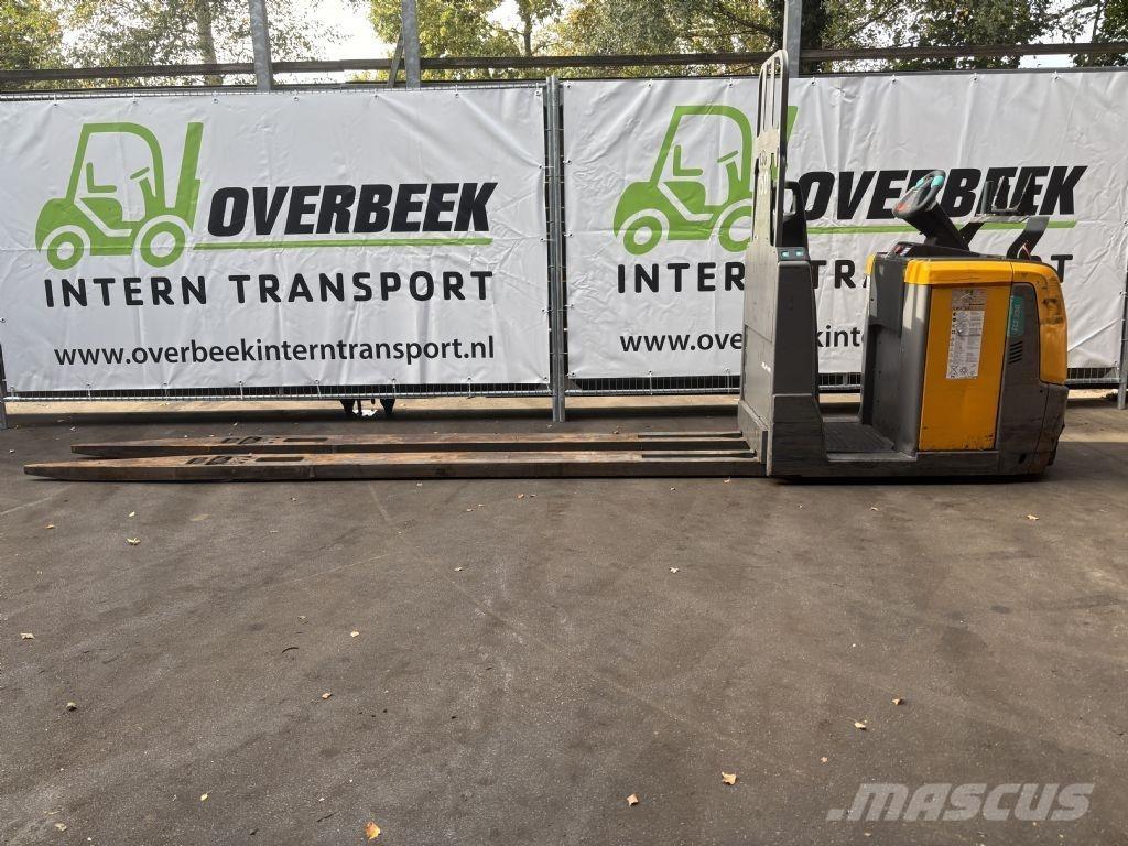 Jungheinrich ECE230 Selvkørende stablere
