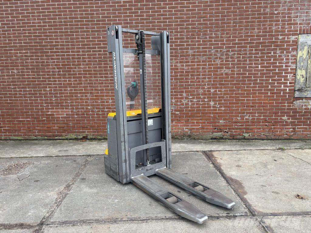 Jungheinrich EJC 112 Gaffelstabler med gående fører