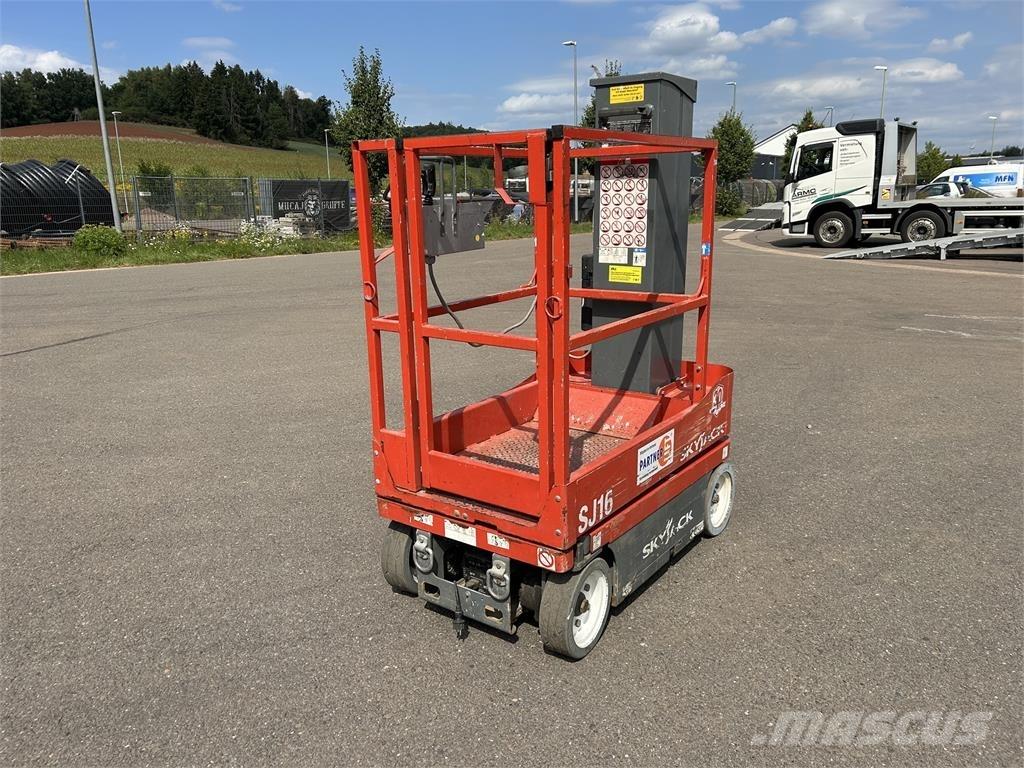 SkyJack SJ16 Kompakte selvkørende bomlifte