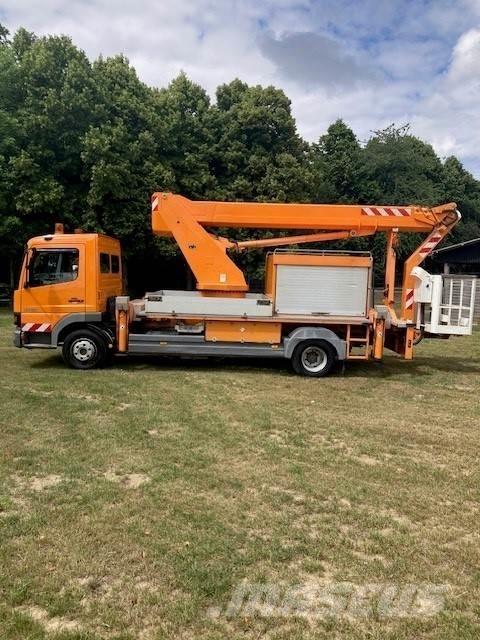 Wumag WT 220 e Lastbilmonterede lifte