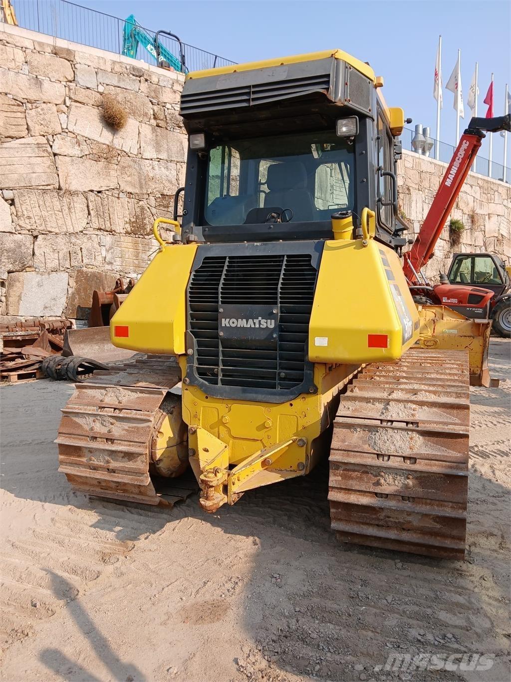 Komatsu D51PXI-22 Rørlæggere