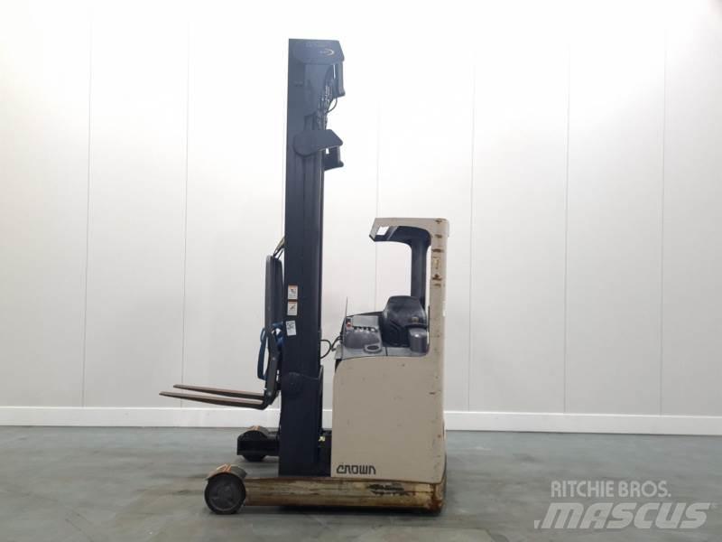 Crown ESR4500 Reachtruck