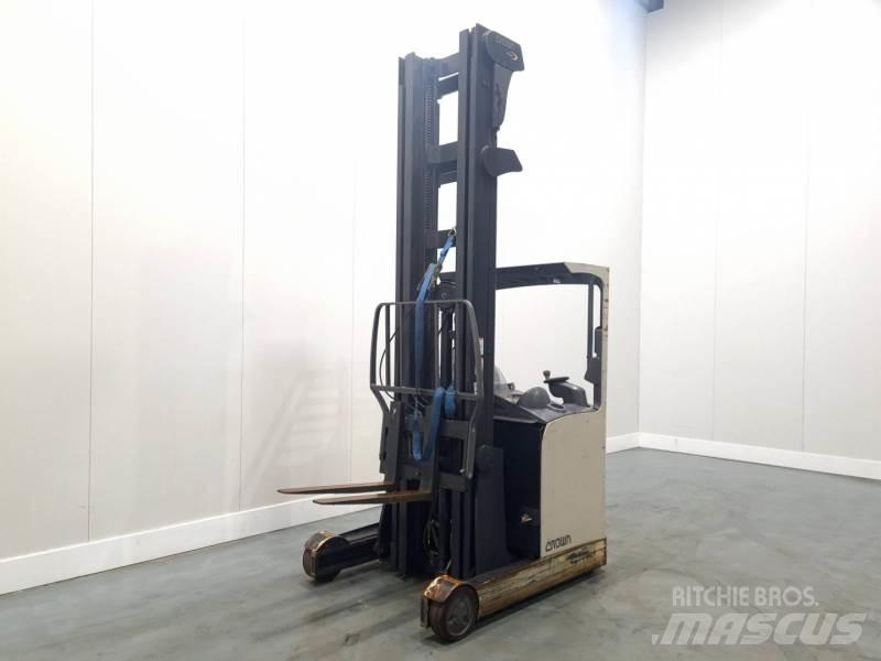Crown ESR4500 Reachtruck
