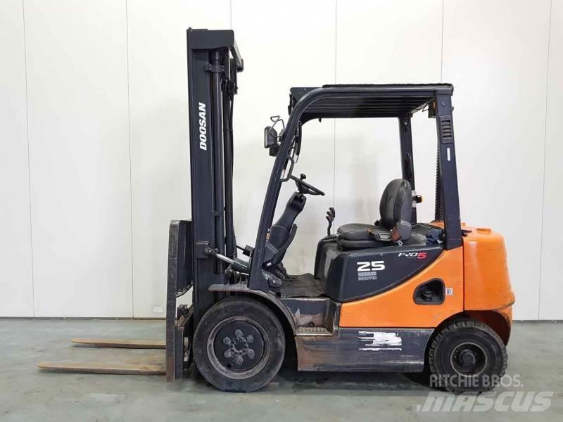 Doosan D25S-5 Diesel gaffeltrucks