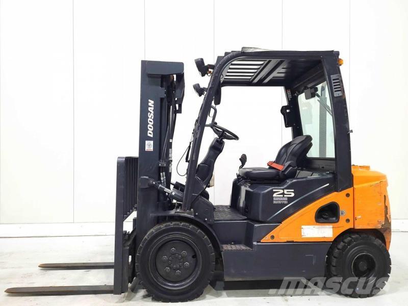 Doosan D25S-7 Diesel gaffeltrucks