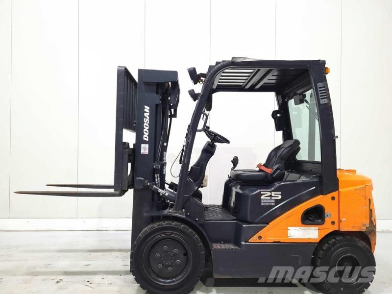 Doosan D25S-7 Diesel gaffeltrucks