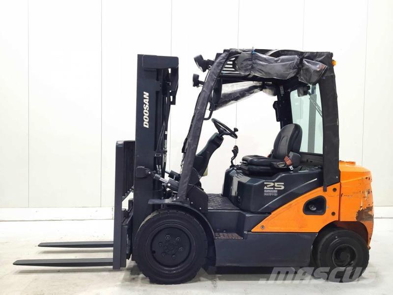 Doosan D25S-7 Diesel gaffeltrucks