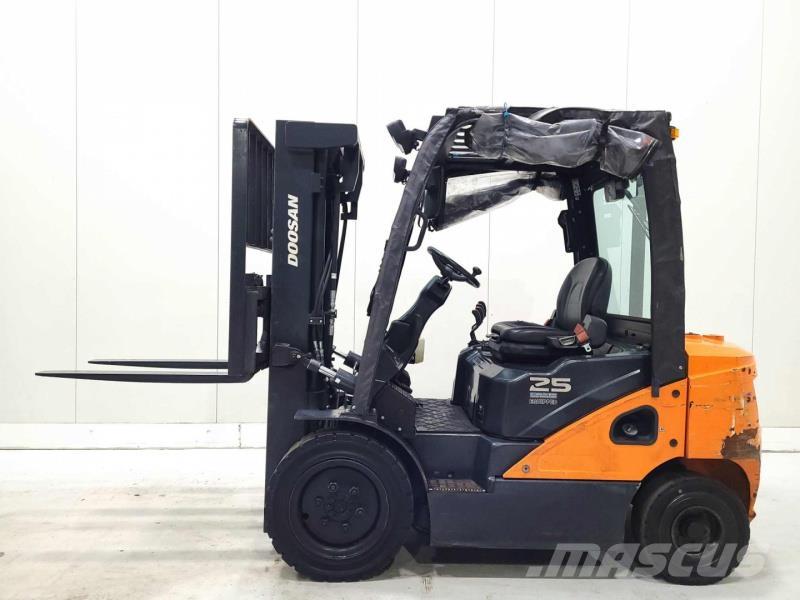 Doosan D25S-7 Diesel gaffeltrucks