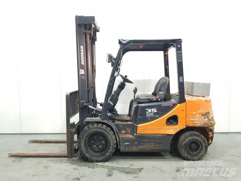 Doosan D35C-5 Diesel gaffeltrucks