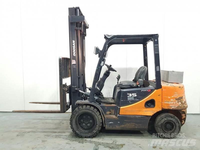 Doosan D35C-5 Diesel gaffeltrucks