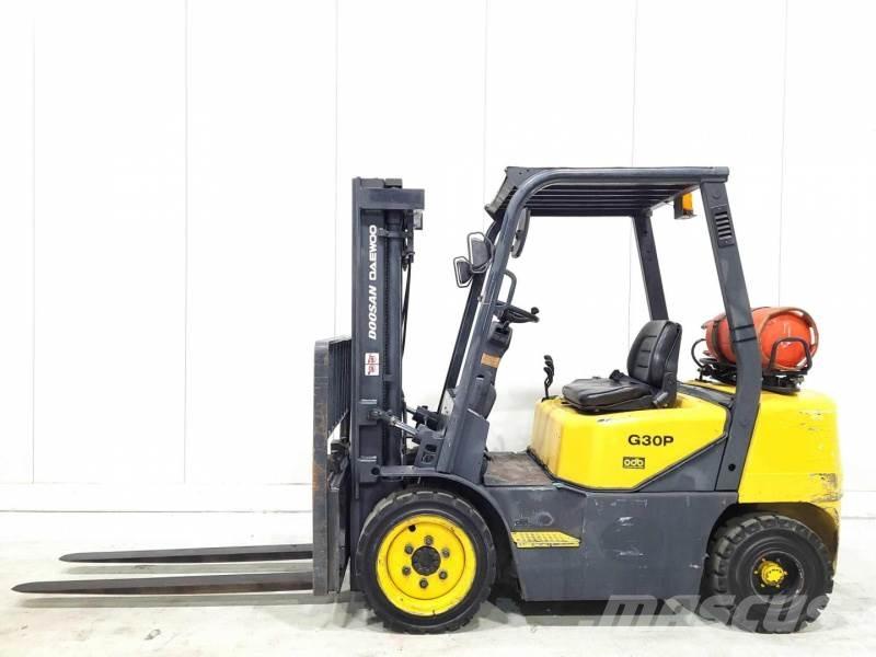 Doosan GP30-3 LPG gaffeltrucks