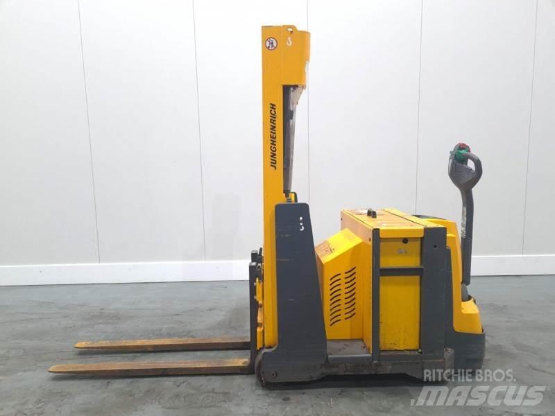 Jungheinrich EJG 108 Selvkørende stablere
