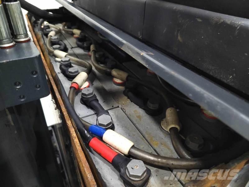 Linde R16N-01 Reachtruck